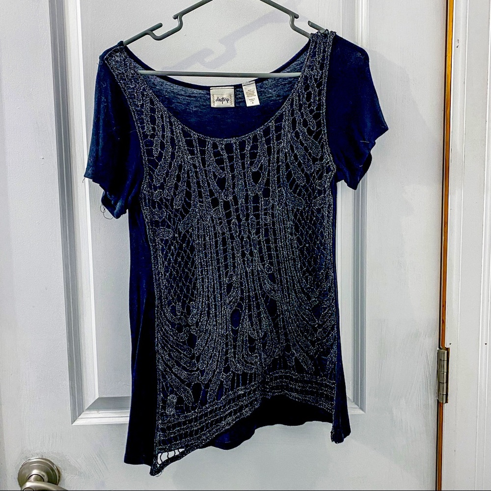 Women’s medium Daytrip top
Solid back